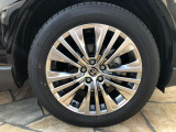 ボディースタイルにマッチした純正アルミホイールです!