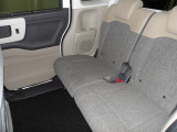 後席も足元広々で快適にドライブ出来ます♪