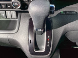 発進時から滑らかに加速する無段階変速のCVTはストップ&ゴーの多い街の中も快適です