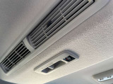 リアシーリングファンも付いておりますので、車内の空気の循環にも役立ちます。