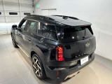 MINIを熟知したメカニックによる100項目の点検・整備を行います。不具合箇所、交換時期に達している部品に関しましては、全て弊社負担で交換してからのご納車となります。