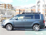 リヤのスライドドアは左右ともに電動で開閉させることができます。リモコンキー・運転席にあるスイッチでも開閉をコントロールできます。