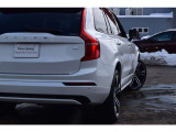 ◆バック/万が一を考え、安全性を重視する方に選ばれているVOLVO車。ドアを開閉するとその重み・厚みに驚くはず