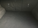 ラゲッジルームの広さはもちろん、4:2:4分割可倒式シートバックにより、様々なシチュエーションに応じた使い方ができます。