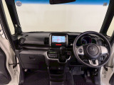 【ルームクリーニング】せっかく乗るならピカピカの車がいいですよね!当店は、他社では省きがちな細部に至るまで、徹底した清掃を行っております。
