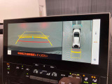 バックカメラの他に上から見下ろしたような画像が見れるアラウンド(全方位)モニター。前後左右を把握できる、すごい機能が装備されています!