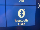 Bluetoothオーディオ対応可。お持ちのスマホやiPodなどとBluetooth接続して外部機器内の音楽などを車内で楽しめます。
