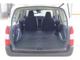 後席を倒して荷室を広げた状態です!