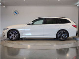【拘りのFR】BMWが多く採用するFR車。ダイレクトでスポーティな加速感・シャープなハンドリングを実現。縦置きエンジンレイアウトにより、フラットで上質な乗り味です。
