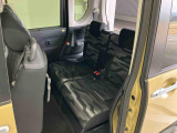 後部座席です。座り心地も足元もゆったり♪♪