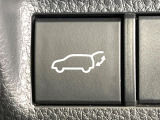 【パワーバックドア】スマートキーや運転席のボタンを押すだけでリアゲートが自動で開閉します!荷物を持っている時や、高い位置にあるバックドアを閉める際に便利な機能です♪