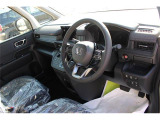 前席全体 目線も高く広い視界で安心して運転することができますね!