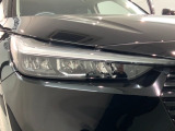 LEDヘッドライトは、点灯の瞬間から最大光量を発揮し、突然暗くなるトンネルなどでの安定感を高めます。