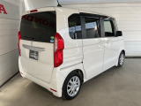 コンビネーションランプを高い位置に配置、後続車に見やすいデザインで安全にも配慮。
