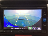 バックでの車庫入れも安心です! リアカメラが付いているバックモニター付のナビを装備しております。操作線もついており距離感も画面から確認できます。