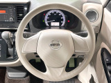 インテリアに合わせたデザインのステアリングは、運転される方のことも考え、運転しやすい形状、大きさです。是非一度、実際に触ってお確かめください。