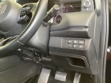 左側に高速で便利なETCがあり、横滑りを防ぐVSAなどのスイッチは、運転席の右側、手の届きやすい位置にあります。