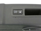 【パワーバックドア】パワーバックドア装着車です。ボタンを押すだけ、力要らずでドアの開閉が可能になります。