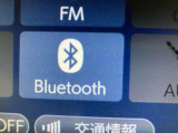 Bluetoothオーディオ対応可。お持ちのスマホやiPodなどとBluetooth接続して外部機器内の音楽などを車内で楽しめます。