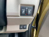 運転席からパワースライドドアの操作が出来ます。