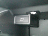 HDMI接続口はグローブボックス内にございますよ♪(スマホ等の映像がナビ画面にて視聴可能)スマホ動画の視聴も可能になりました。