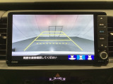 バックでの車庫入れも安心です! リアカメラが付いているバックモニター付のナビを装備しております。操作線もついており距離感も画面から確認できます。