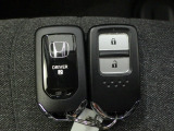 スマートキー付!キーを取り出さなくてもドアロックの施錠・開錠、エンジンの始動が出来ます!雨の日や荷物の多い日にとても便利ですね♪