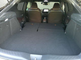 2列目シートを倒すと長い荷物も載せられます。