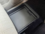 助手席シートアンダーボックス☆MAX2kgまで載せれます☆