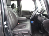運転席と助手席は、ベンチシート仕様です。