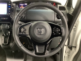 ハンドルにHondaセンシング系のクルーズコントロールやレーンキープアシストなどのスイッチと、オーディオの操作スイッチが装備されています。ハンドルから手を離さず安全に操作できます。