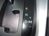 マニュアル車のような感覚で、ワインディングロードでも車を操れるMTモード付きです。長い下り坂でのエンジンブレーキや、高速道路の合流の際の加速も思いのままです。