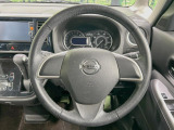 【純正革巻きステアリング】上質な革を使用することで、手にしっかり馴染みとても運転しやすいハンドルです♪