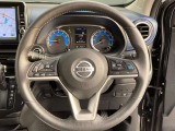 握りやすいステアリングです。