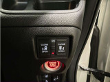 【リア両側パワースライドドア】リモコンなどで自動開閉。Hondaスマートキーを携帯していれば、軽い力で解錠とドアオープンが行えます。半ドア状態まで閉めると、自動的に全閉する機能付き。