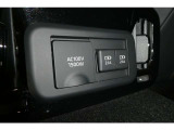 AC100V/1500Wのアクセサリーコンセント・充電用USB端子が付いています。