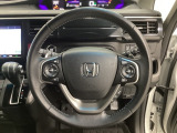ハンドルにHondaセンシング系のクルーズコントロールやレーンキープアシストなどのスイッチと、オーディオの操作スイッチが装備されています。ハンドルから手を離さず安全に操作できます。