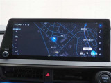 ディスプレイオーディオ(コネクティッドナビ対応)PLUS搭載。T-Connectご契約で2028年8月まで無償で利用できるナビ(期限到来後は有償)と、解約後も利用できる車載ナビが搭載されています。