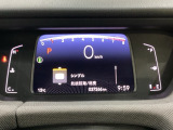 デジタル表示のスピードメーターとタコメーター、燃費やオドメーターなどの表示の他に、ホンダセンシング機能などの表示もできる多機能なマルチインフォメーション・ディスプレイです。