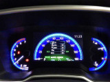 とっても見やすいメーターです。夜間時はラグジュアリーな気分にさせてくれる照明が魅力ですので、夜のドライブも楽しみになりますよ♪