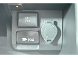 AC100Vコンセント USB端子 アクセサリーソケット付き 車内でスマホの充電等できます。
