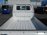 キズも少ない綺麗な荷台です。