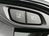 【LDA(レーンデパーチャーアラート)】&hellip;道路上の白線(黄線)をセンサーで認識し、ドライバーがウインカー操作を行わずに車線を逸脱する可能性がある場合、警報でお知らせします。
