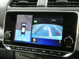 空の上から見下ろすように車の全周囲が表示されるアラウンドビューモニター☆駐車が得意になるとお出掛けも楽しくなります♪