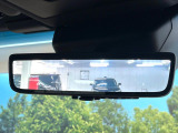 【デジタルインナーミラー】後席の大きな荷物や同乗者で後方が確認しづらい時でも安心!カメラが撮影した車両後方の映像をルームミラー内に表示。クリアな視界で状況の確認が可能です!