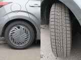 スタッドレスタイヤ・ホイールです。スタッドレスタイヤの減り具合はご連絡いただければご確認いたしますので、ご連絡お待ちしています。