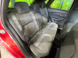 後部座席も気になるようなキズ・汚れやへたり等、大きなダメージはなく、良好な状態です。