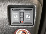 リアドアは乗り降りに便利な両側電動スライドドアです。また運転席に座っていながらスイッチ操作で自在にスライドドアを開け閉めできます。