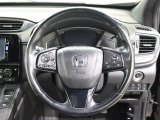 クルーズコントロールが装備されており、速度設定をするだけで一定の速度で自動走行が可能!!一定速度の走行なので燃費の向上やアクセルペダルを踏む必要が無いので長距離ドライブが快適になります!!