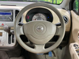インテリアに合わせたデザインのステアリングは、運転される方のことも考え、運転しやすい形状、大きさです。是非一度、実際に触ってお確かめください。